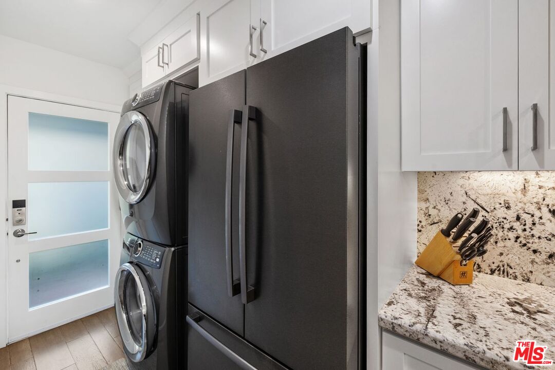 Los Angeles, California, 90034, United States, 4 Bedrooms Bedrooms, ,Residential,For Sale,1991116