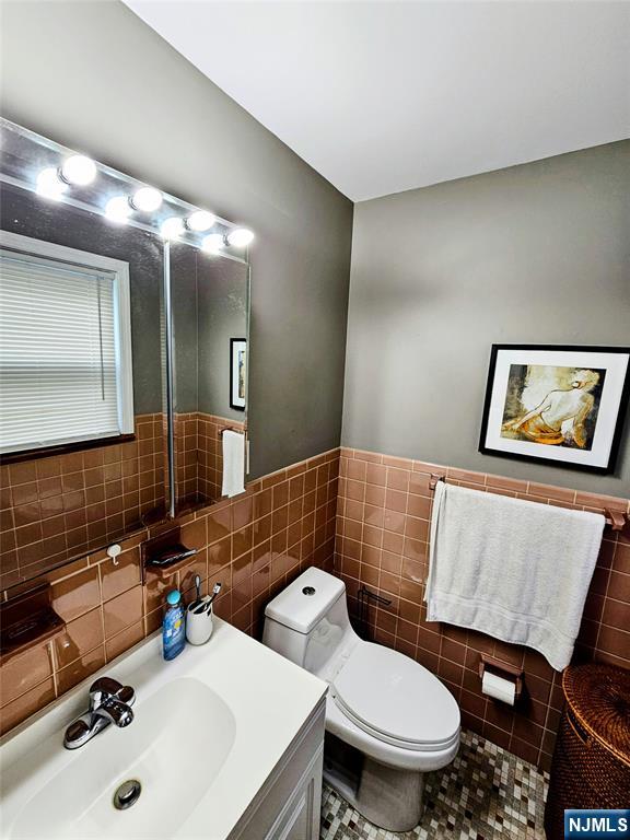 Clifton, New Jersey, 07012, United States, 6 Bedrooms Bedrooms, ,4 BathroomsBathrooms,Residential,For Sale,1984082