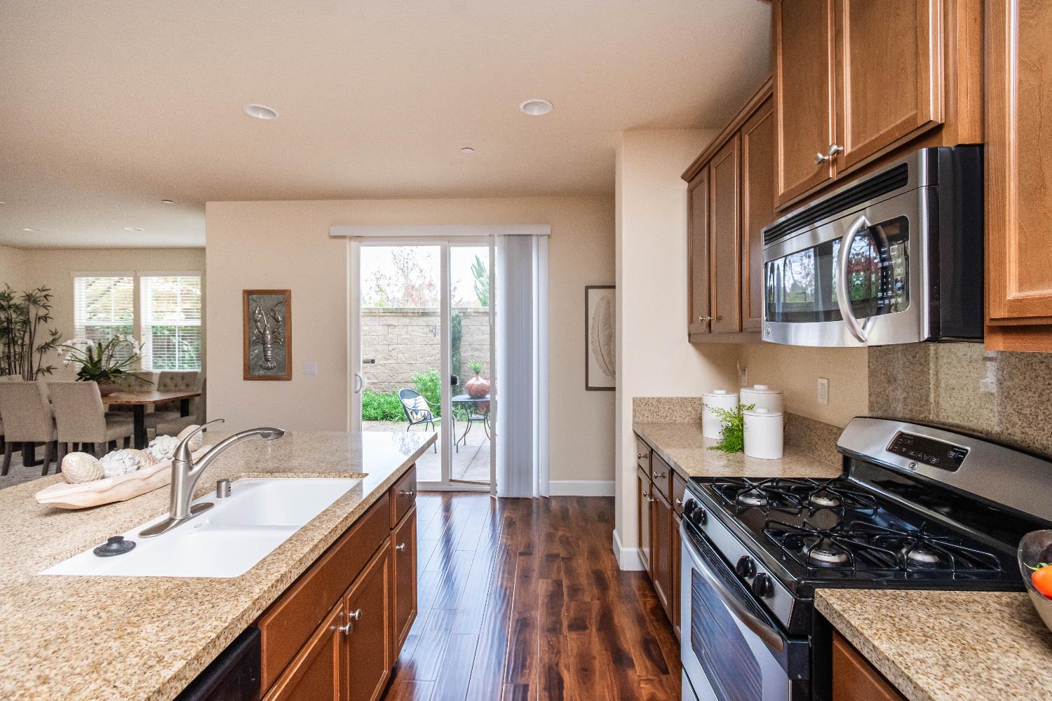 Folsom, California, 95630, United States, 4 Bedrooms Bedrooms, ,3 BathroomsBathrooms,Residential,For Sale,2000807