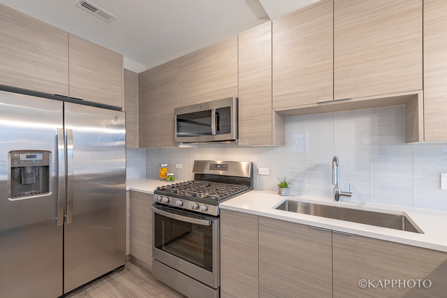 Chicago, Illinois, 60612, United States, 3 Bedrooms Bedrooms, ,2 BathroomsBathrooms,Residential,For Sale,1881356