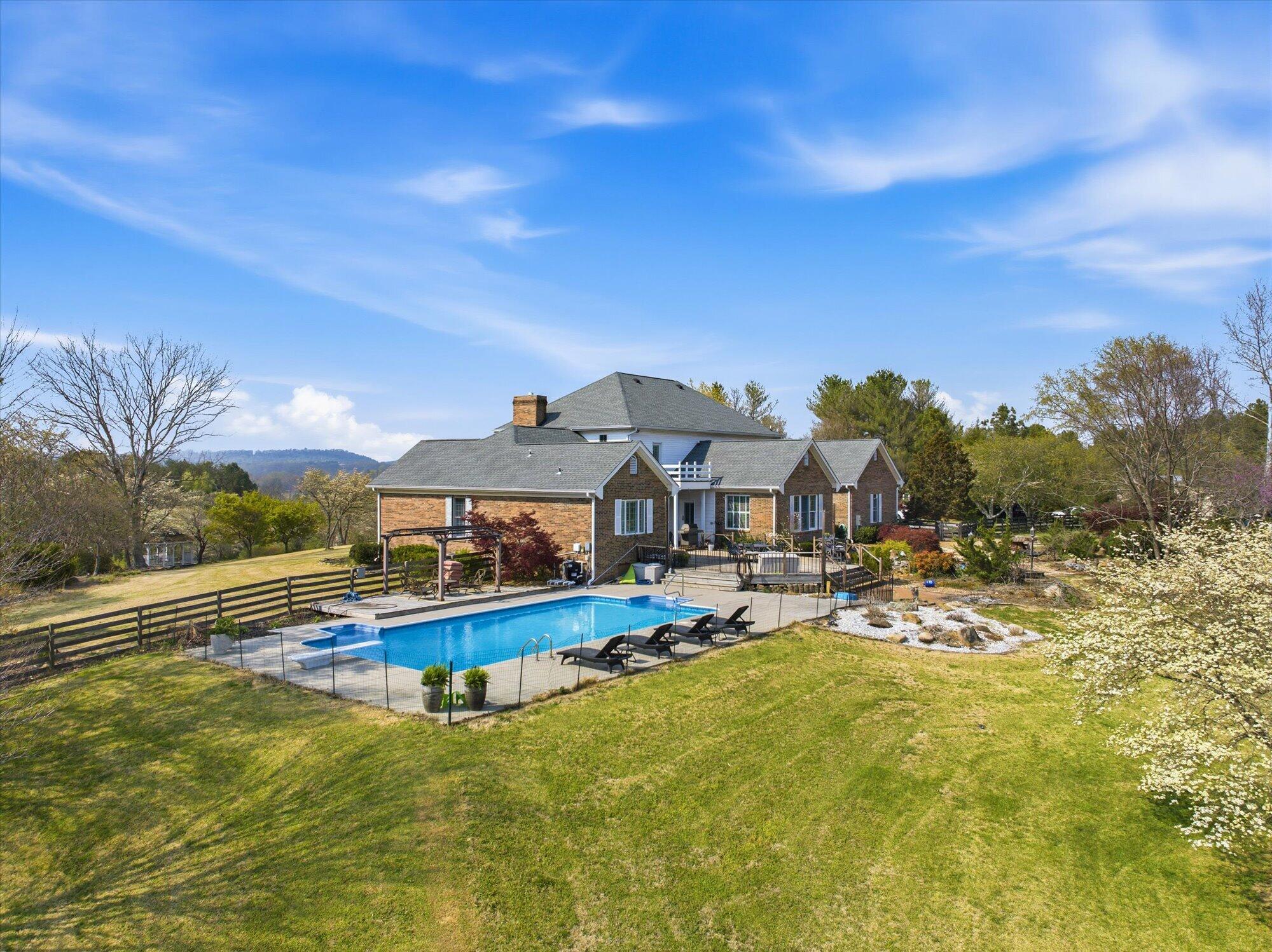 Athens, Tennessee, 37303, United States, 4 Bedrooms Bedrooms, ,4 BathroomsBathrooms,Residential,For Sale,2031458