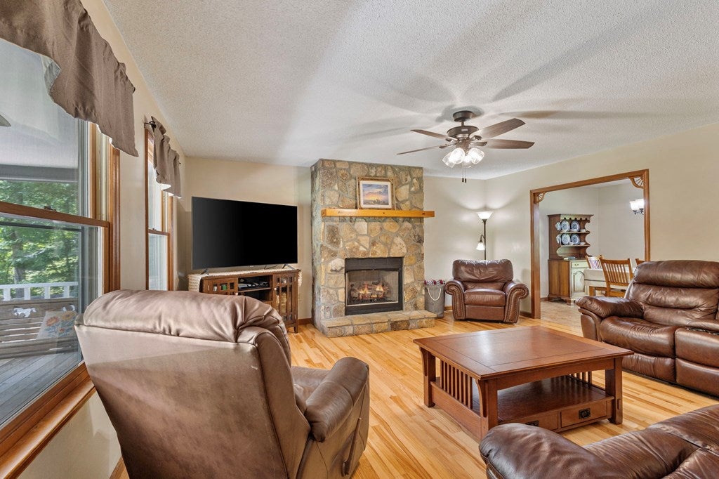 Hayesville, North Carolina, 28904, United States, 4 Bedrooms Bedrooms, ,2 BathroomsBathrooms,Residential,For Sale,1871296