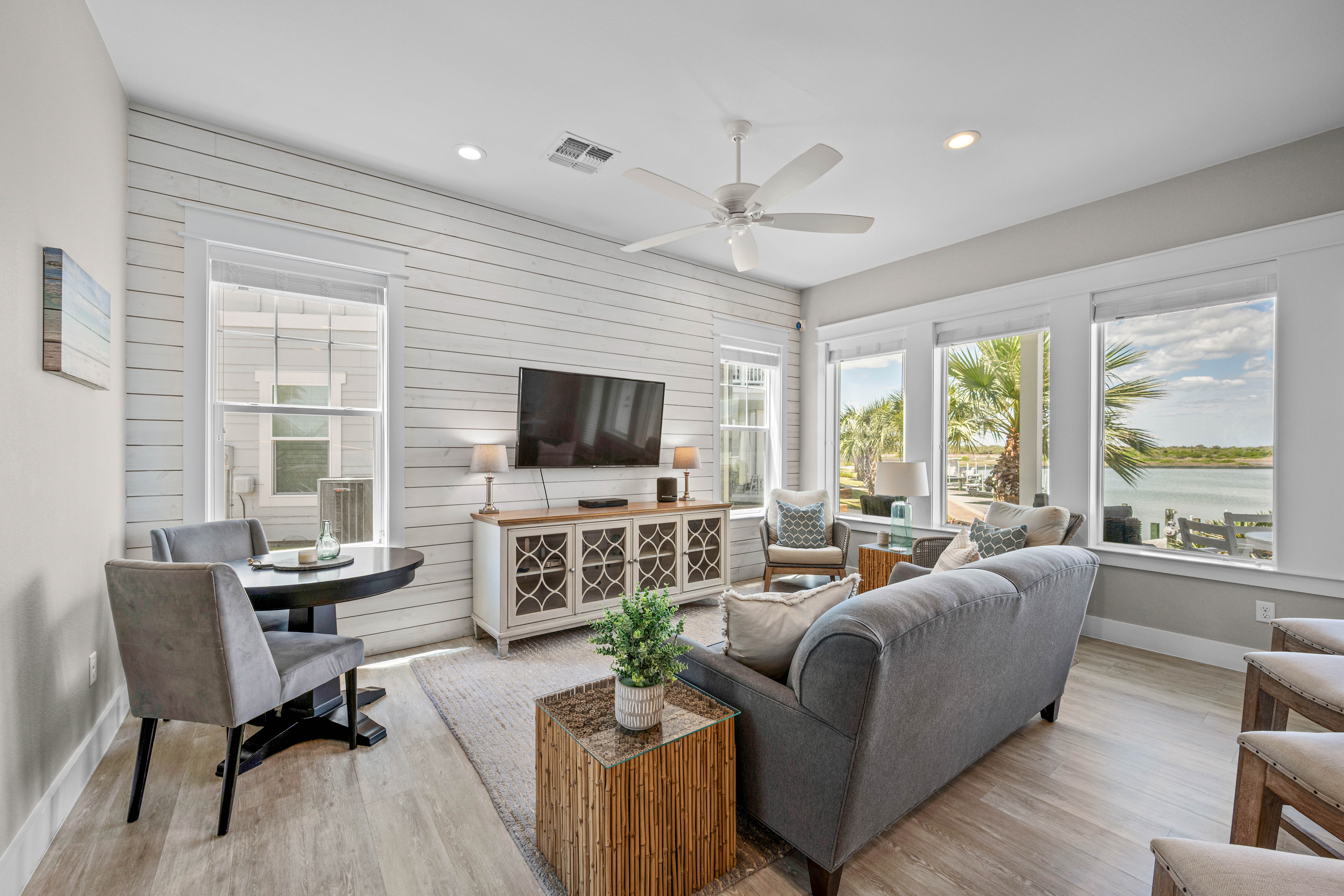  Relaxing 4BR Waterfront Condo - 物件實景