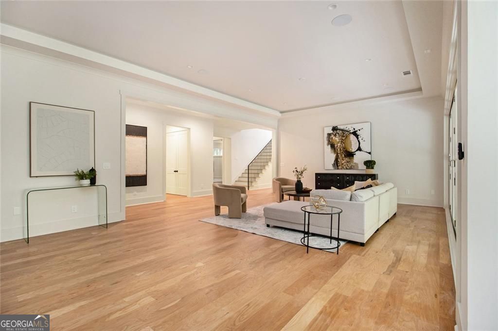 Atlanta, Georgia, 30342, United States, 6 Bedrooms Bedrooms, ,8 BathroomsBathrooms,Residential,For Sale,1858918