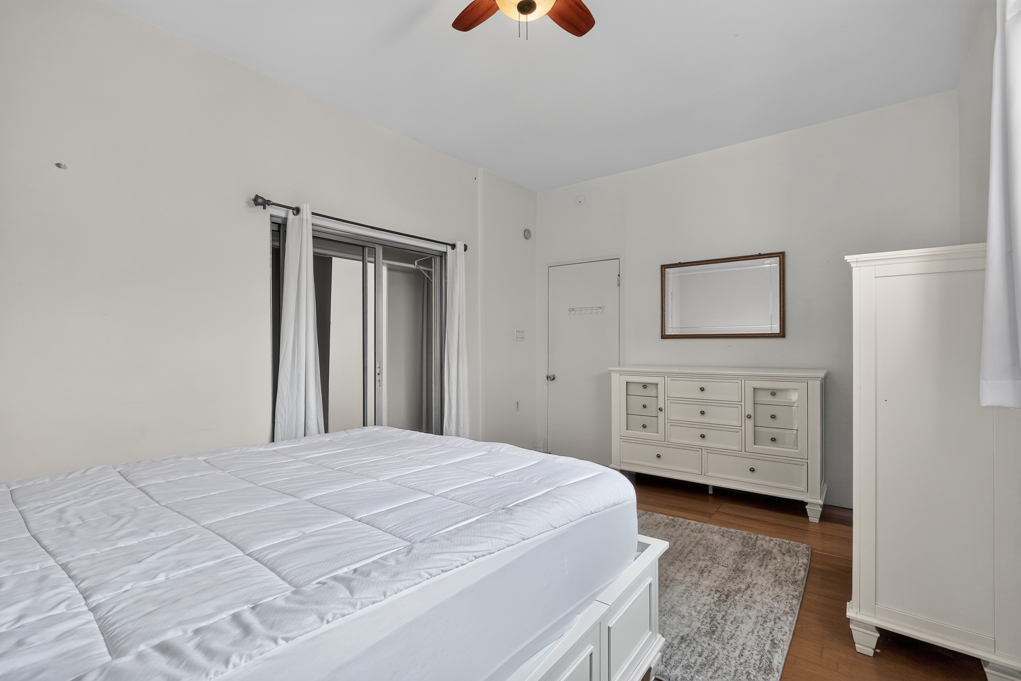  7615 Kittyhawk Avenue - 物件實景