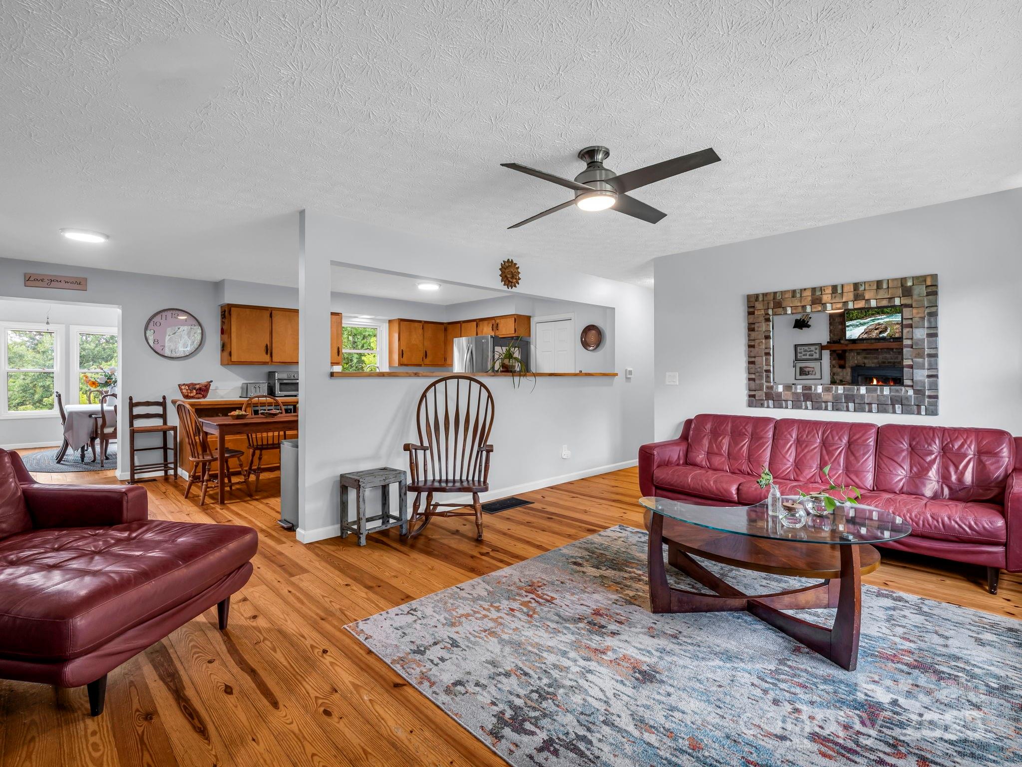 Saluda, North Carolina, 28773, United States, 4 Bedrooms Bedrooms, ,2 BathroomsBathrooms,Residential,For Sale,1978089