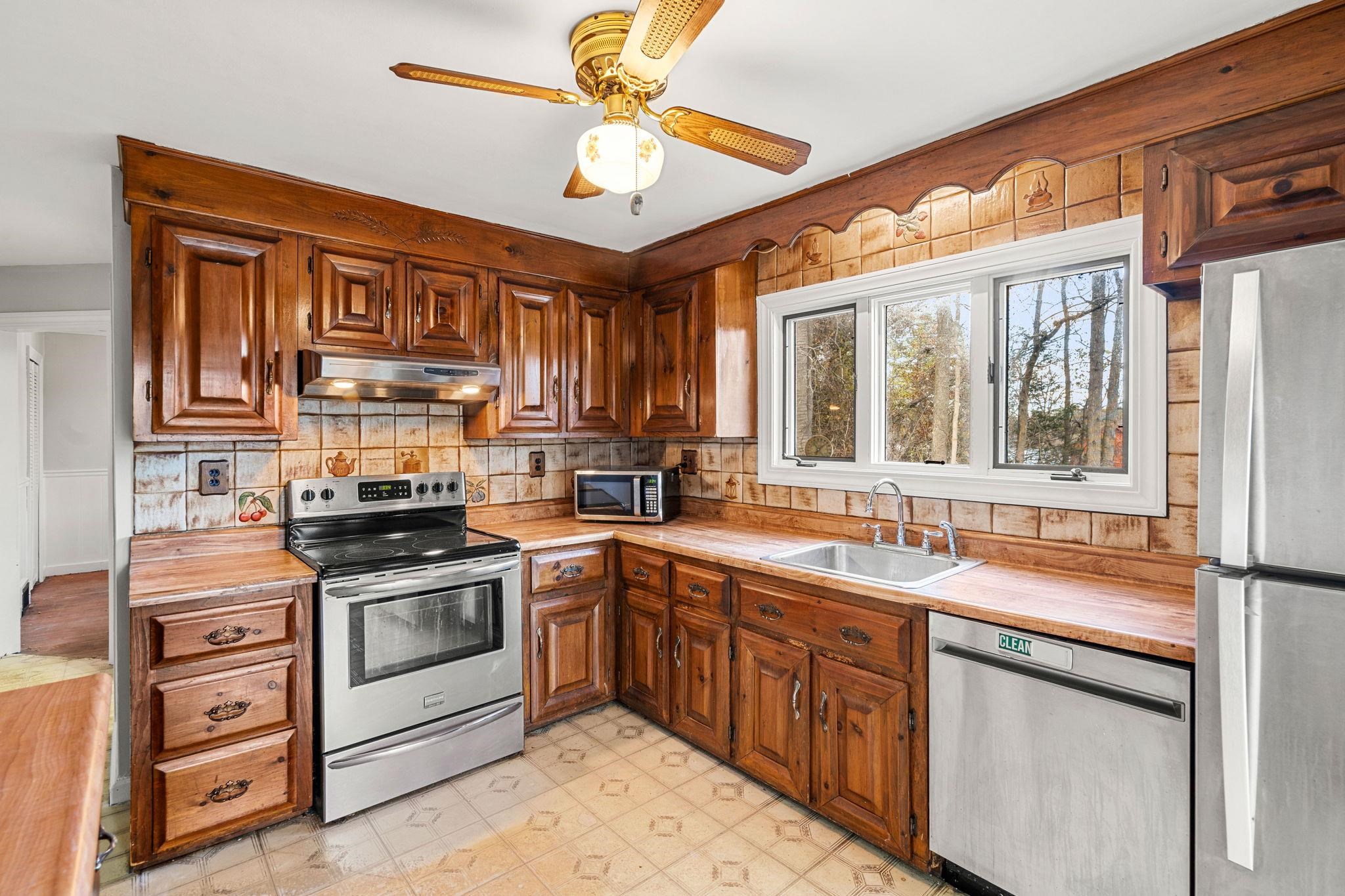 Pelham, New Hampshire, 03076, United States, 3 Bedrooms Bedrooms, ,1 BathroomBathrooms,Residential,For Sale,1991276