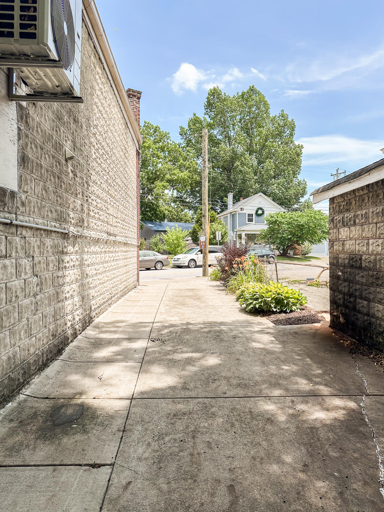 Latonia, Kentucky, 41015, United States, 3 Bedrooms Bedrooms, ,5 BathroomsBathrooms,Residential,For Sale,1940683