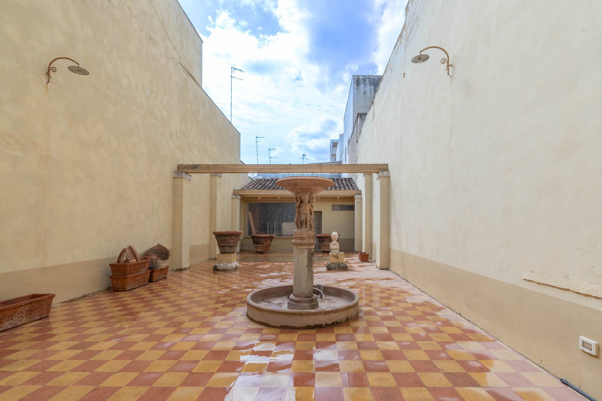 Piazza Anime / Corso Roma, Brindisi, Brindisi, 72100, IT, 8 Bedrooms Bedrooms, ,2 BathroomsBathrooms,Residential,For Sale,Piazza Anime / Corso Roma,1629554