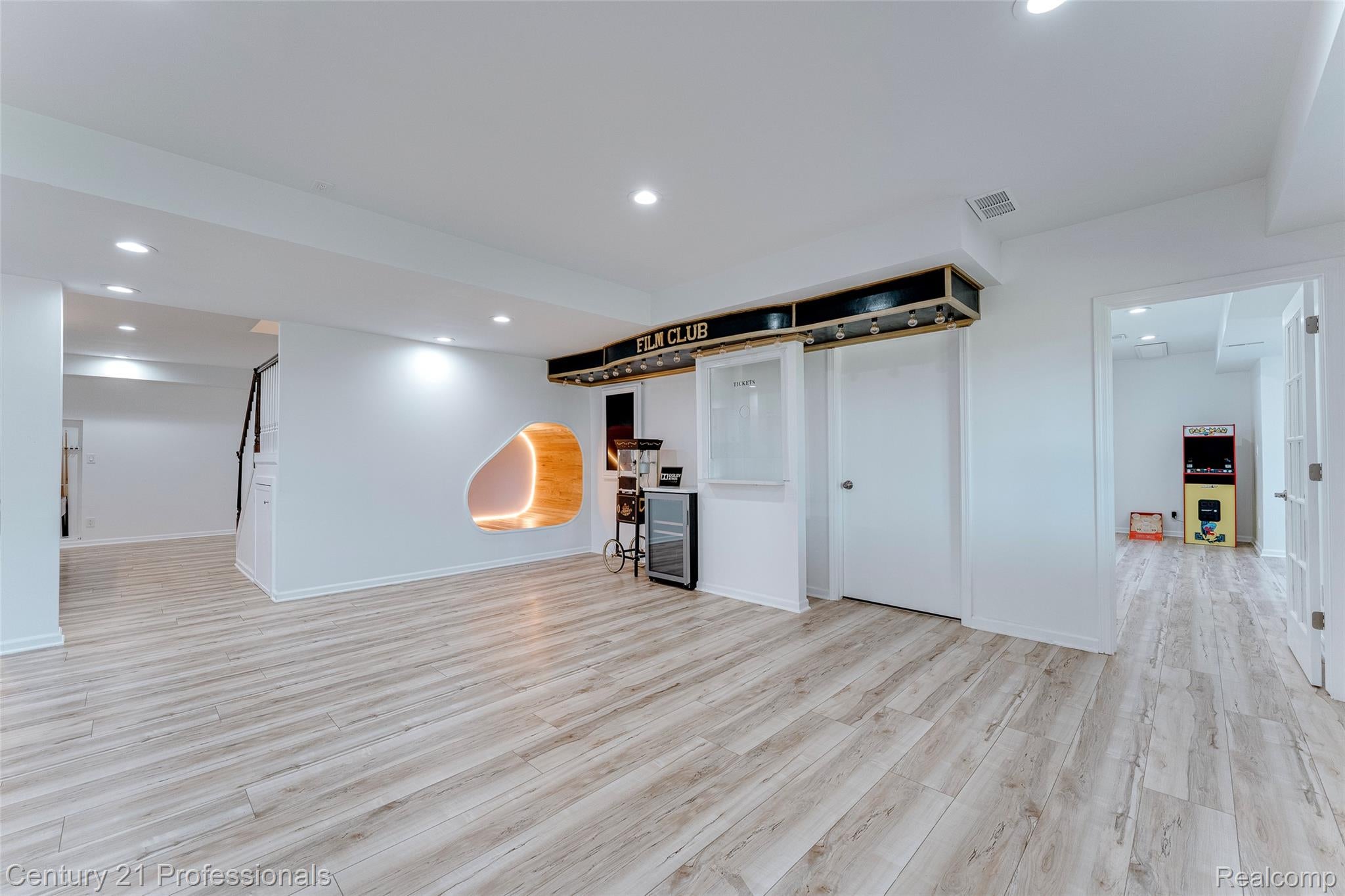 Canton, Michigan, 48187, United States, 5 Bedrooms Bedrooms, ,6 BathroomsBathrooms,Residential,For Sale,1908049