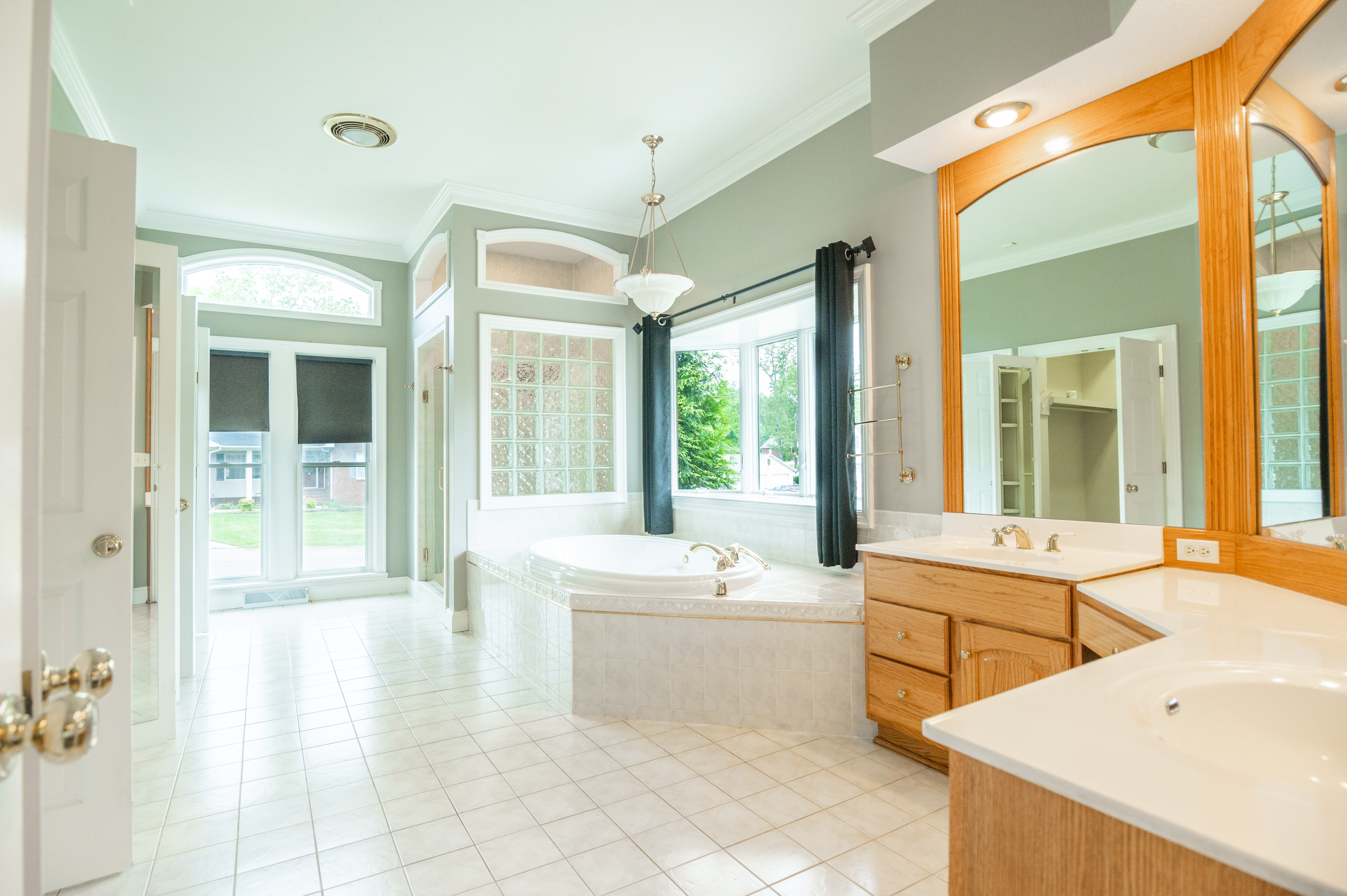 Poplar Bluff, Missouri, 63901, United States, 5 Bedrooms Bedrooms, ,5 BathroomsBathrooms,Residential,For Sale,2000357