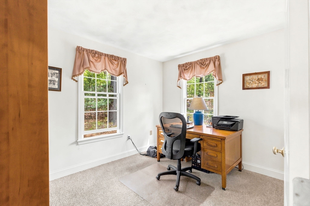 Middleton, Massachusetts, 01949, United States, 4 Bedrooms Bedrooms, ,3 BathroomsBathrooms,Residential,For Sale,2048371