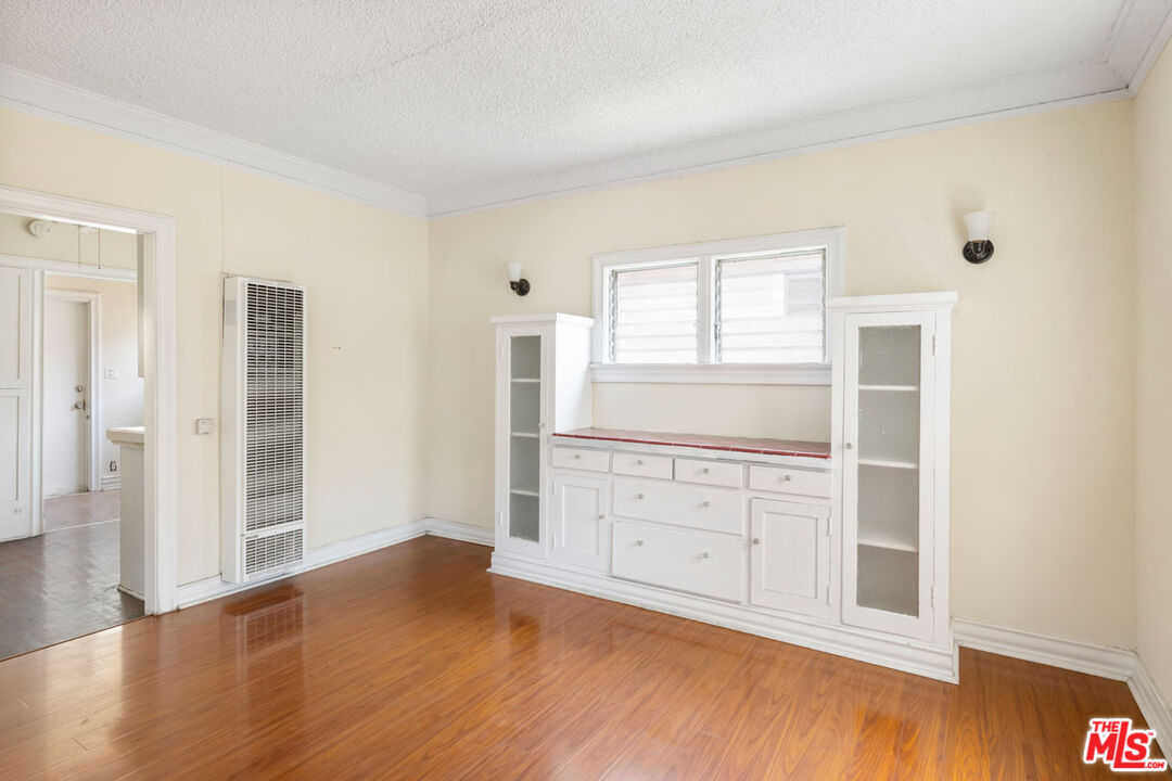 Los Angeles, California, 90027, United States, 2 Bedrooms Bedrooms, ,1 BathroomBathrooms,Residential,For Sale,1920084
