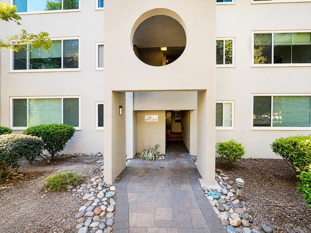 San Mateo, California, 94401, United States, 2 Bedrooms Bedrooms, ,1 BathroomBathrooms,Residential,For Sale,2049051