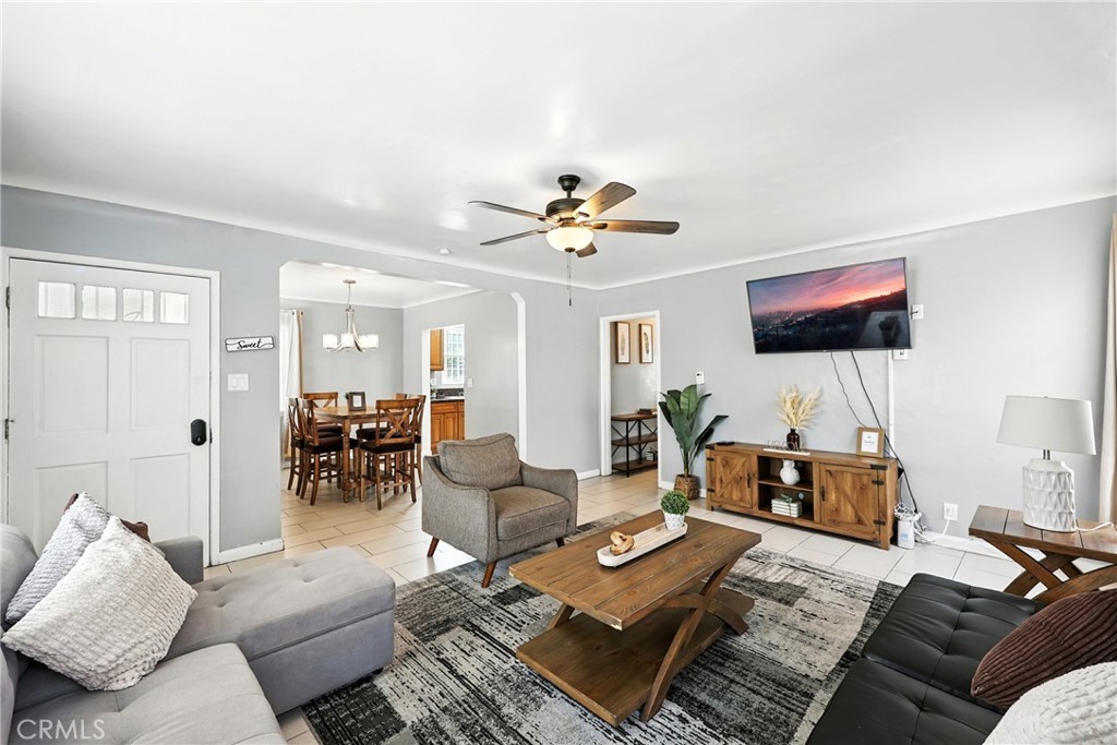 South Gate, California, 90280, United States, 2 Bedrooms Bedrooms, ,1 BathroomBathrooms,Residential,For Sale,1942759