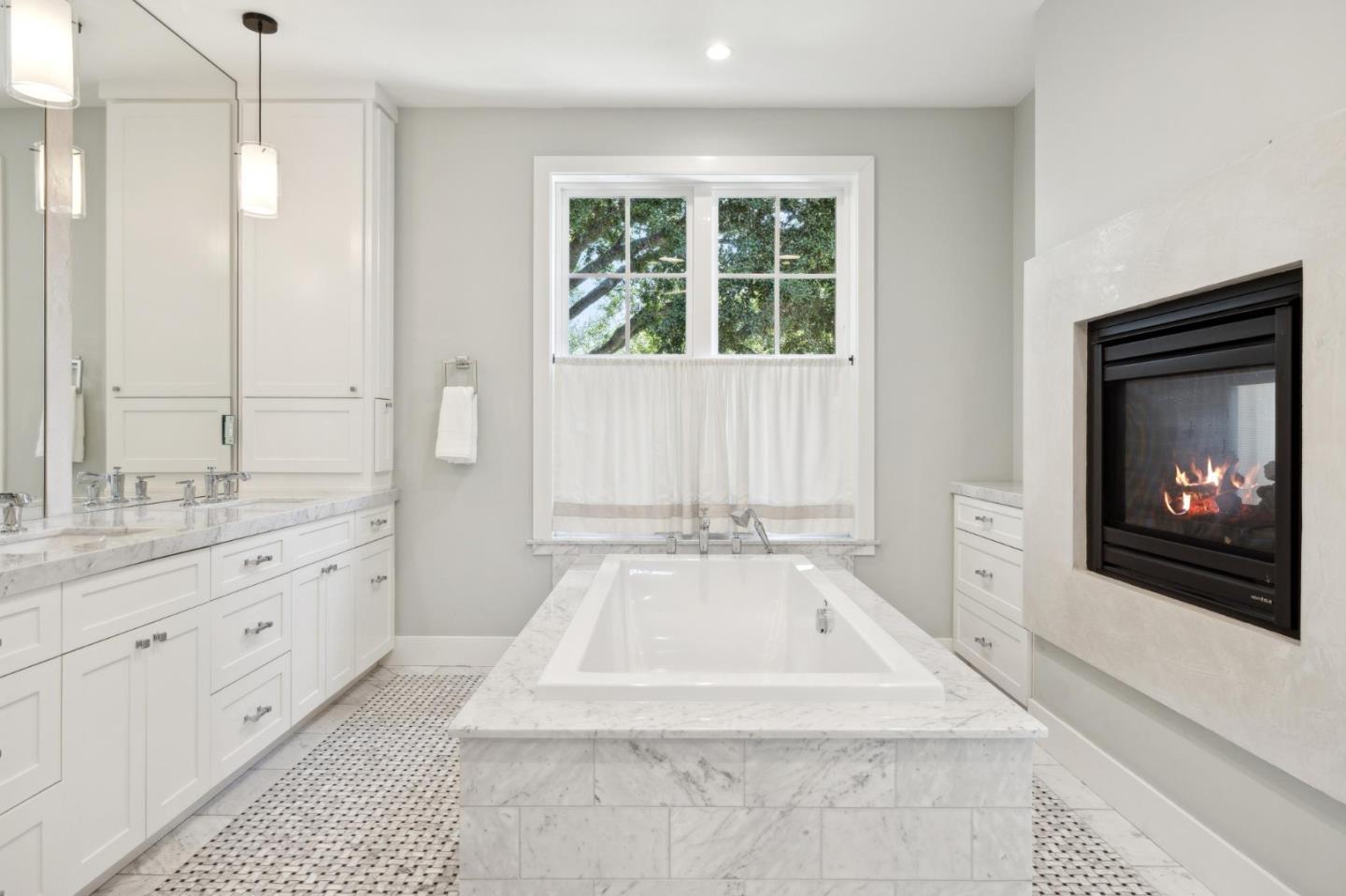 Menlo Park, California, 94025, United States, 6 Bedrooms Bedrooms, ,6 BathroomsBathrooms,Residential,For Sale,1939907