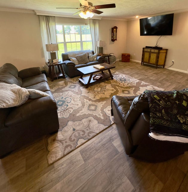 Albany, Kentucky, 42602, United States, 4 Bedrooms Bedrooms, ,2 BathroomsBathrooms,Residential,For Sale,1905722