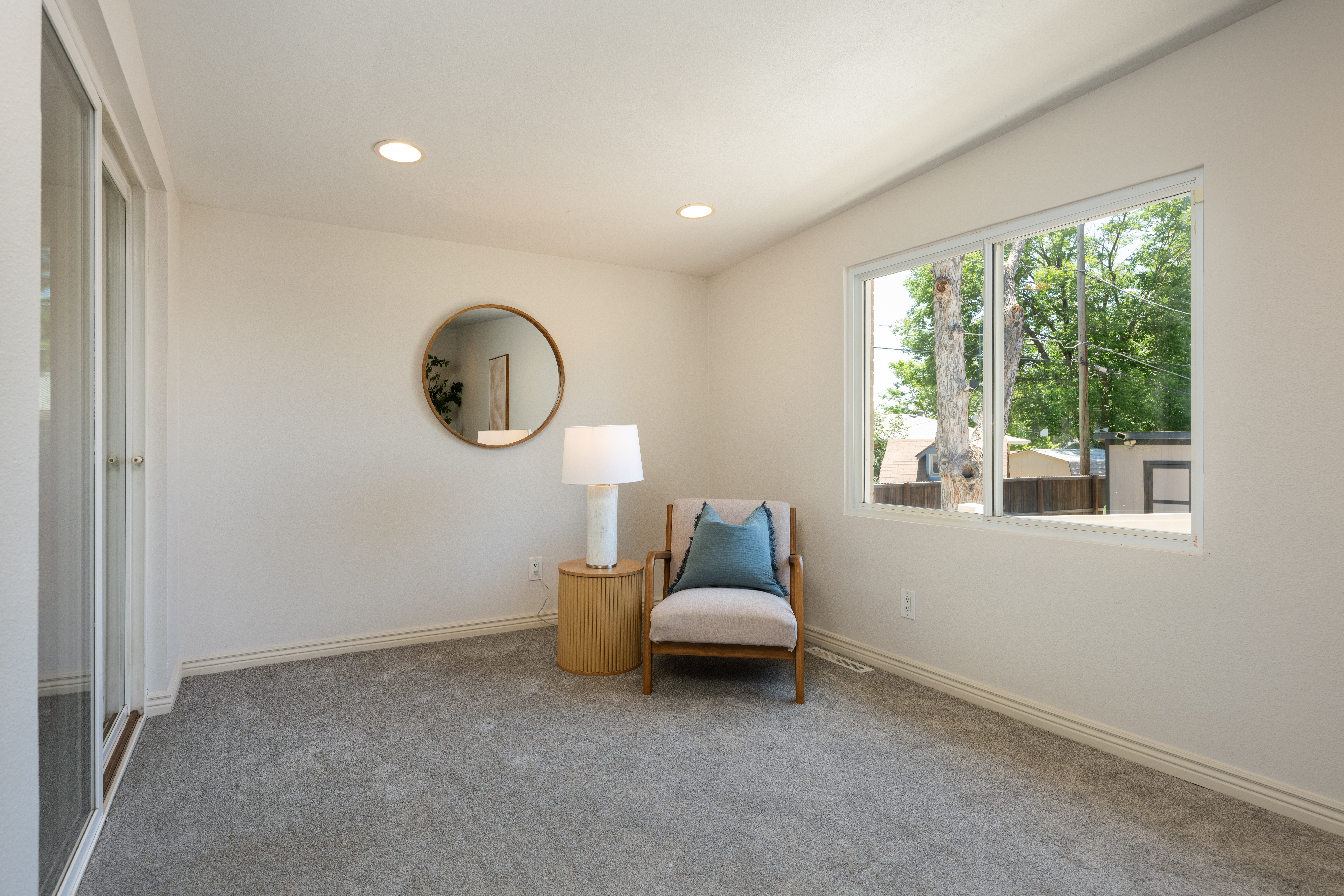  Beautiful mid-century modern home offering the perfect blend - 物件實景