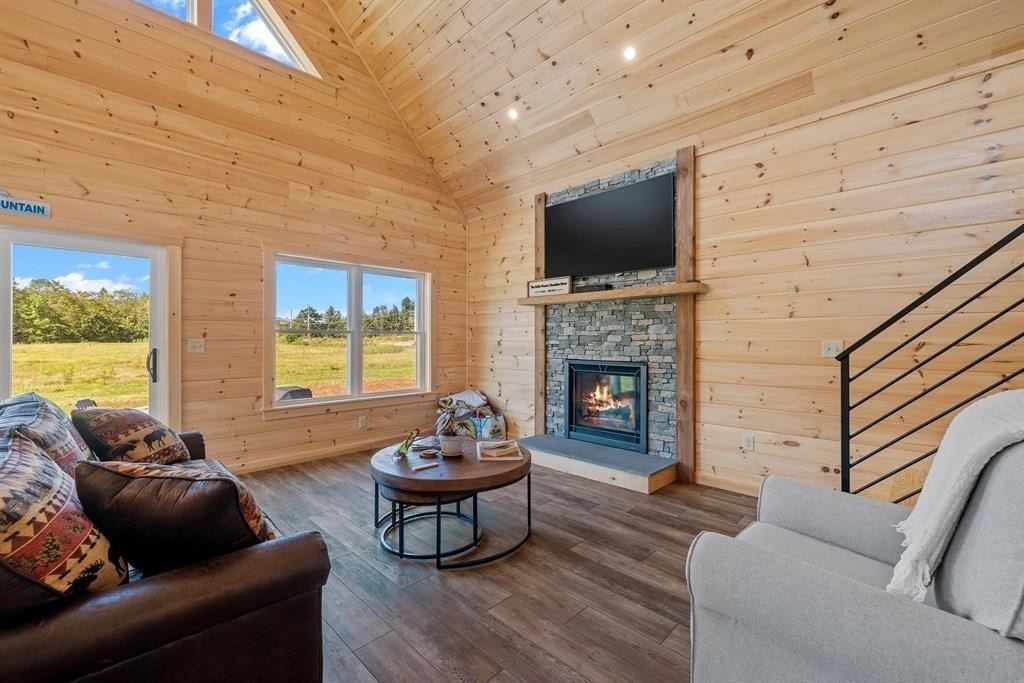 Thornton, New Hampshire, 03285, United States, 3 Bedrooms Bedrooms, ,3 BathroomsBathrooms,Residential,For Sale,1887581