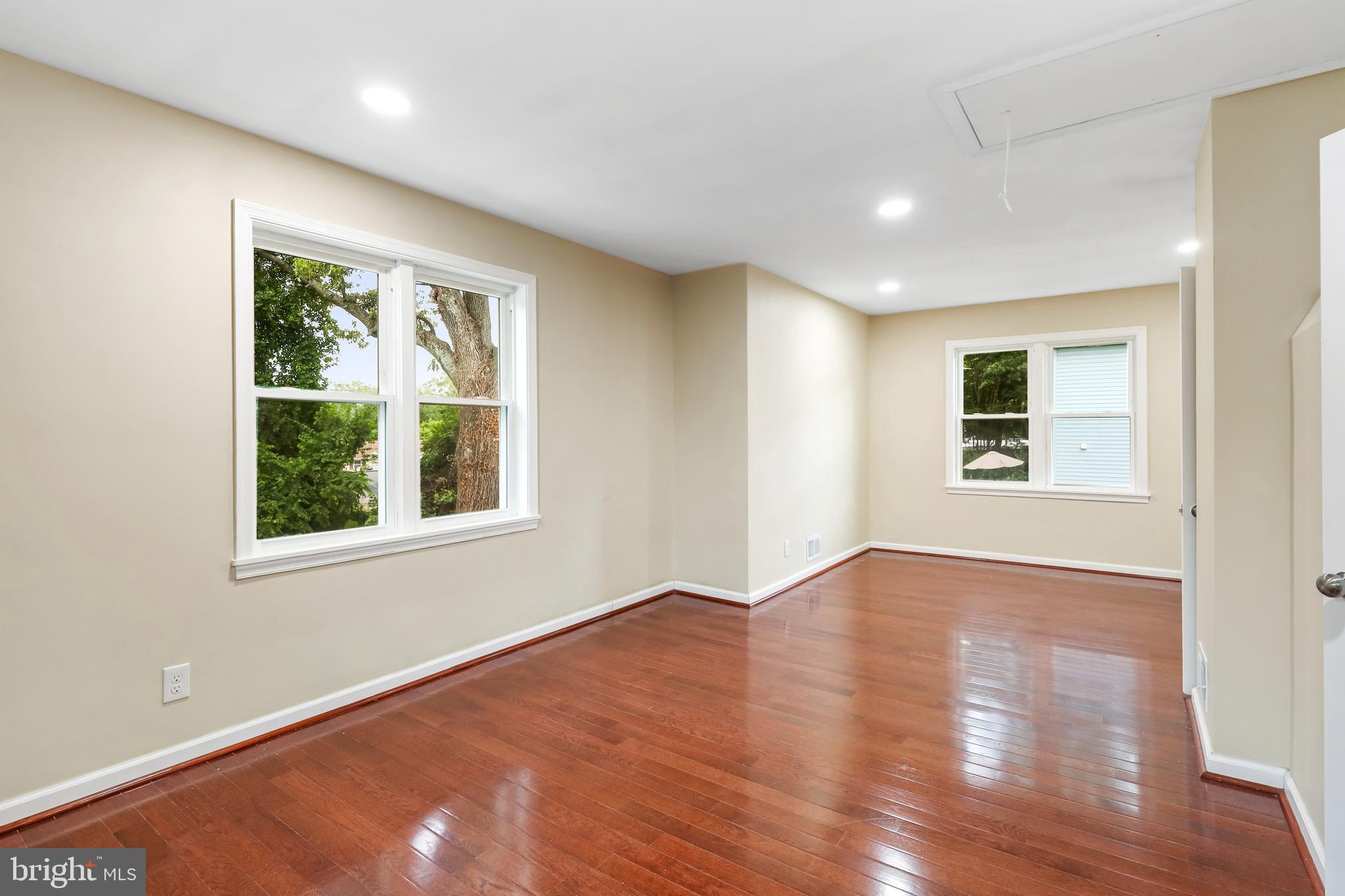 Glen Burnie, Maryland, 21061, United States, 4 Bedrooms Bedrooms, ,4 BathroomsBathrooms,Residential,For Sale,1900574