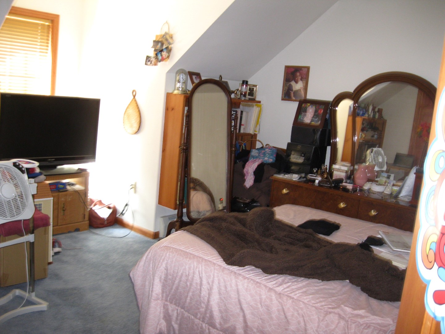 Hawley, Pennsylvania, 18428, United States, 4 Bedrooms Bedrooms, ,4 BathroomsBathrooms,Residential,For Sale,1907395