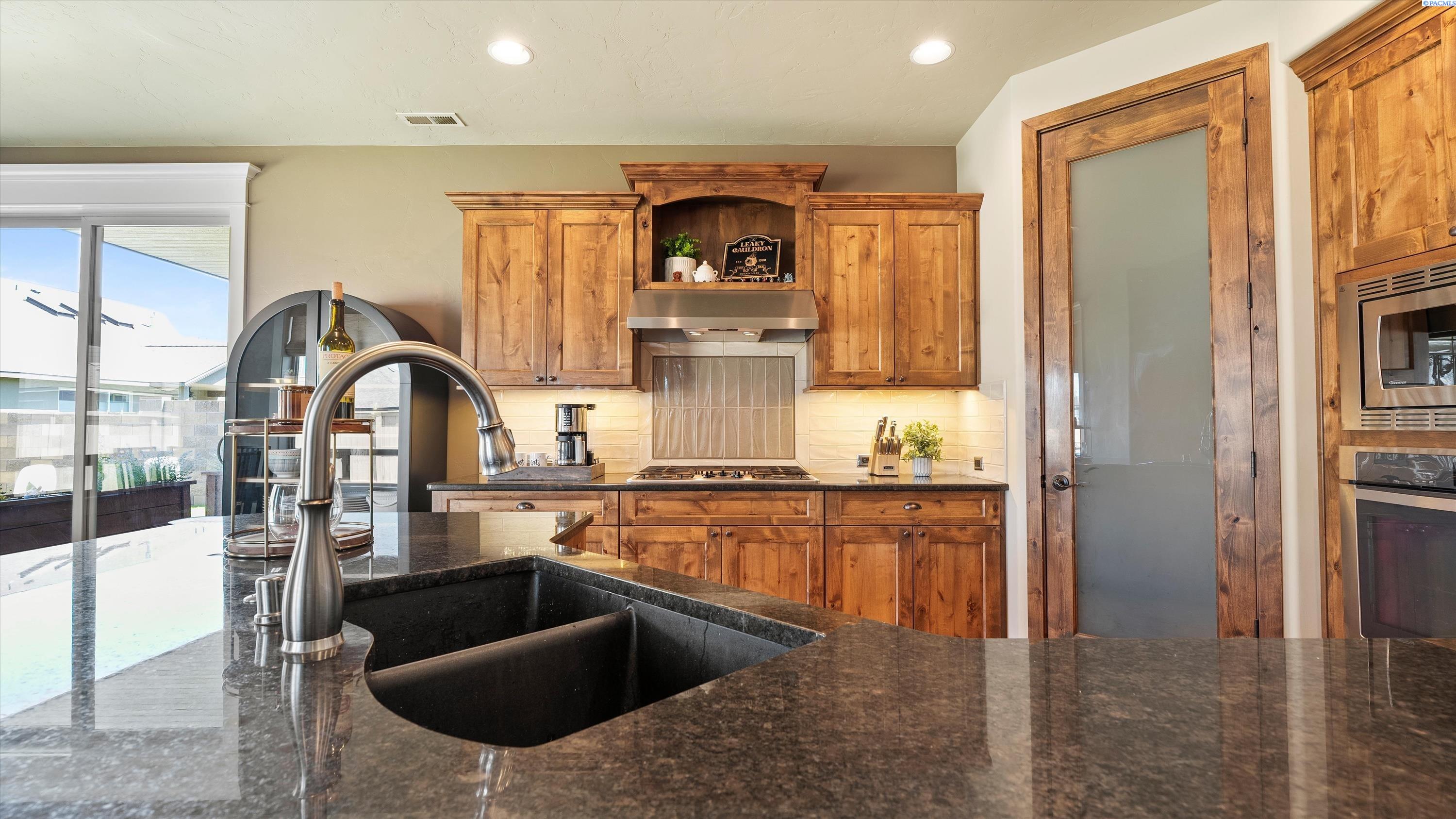 Richland, Washington, 99354, United States, 3 Bedrooms Bedrooms, ,2 BathroomsBathrooms,Residential,For Sale,1896289