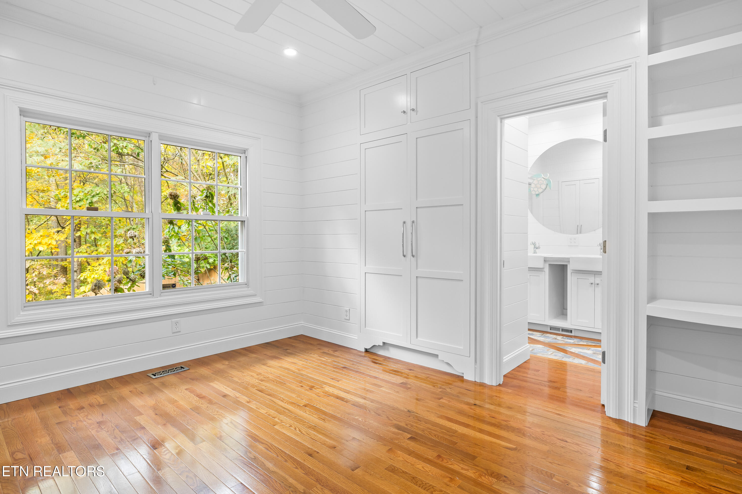 Maryville, Tennessee, 37803, United States, 4 Bedrooms Bedrooms, ,5 BathroomsBathrooms,Residential,For Sale,1984597