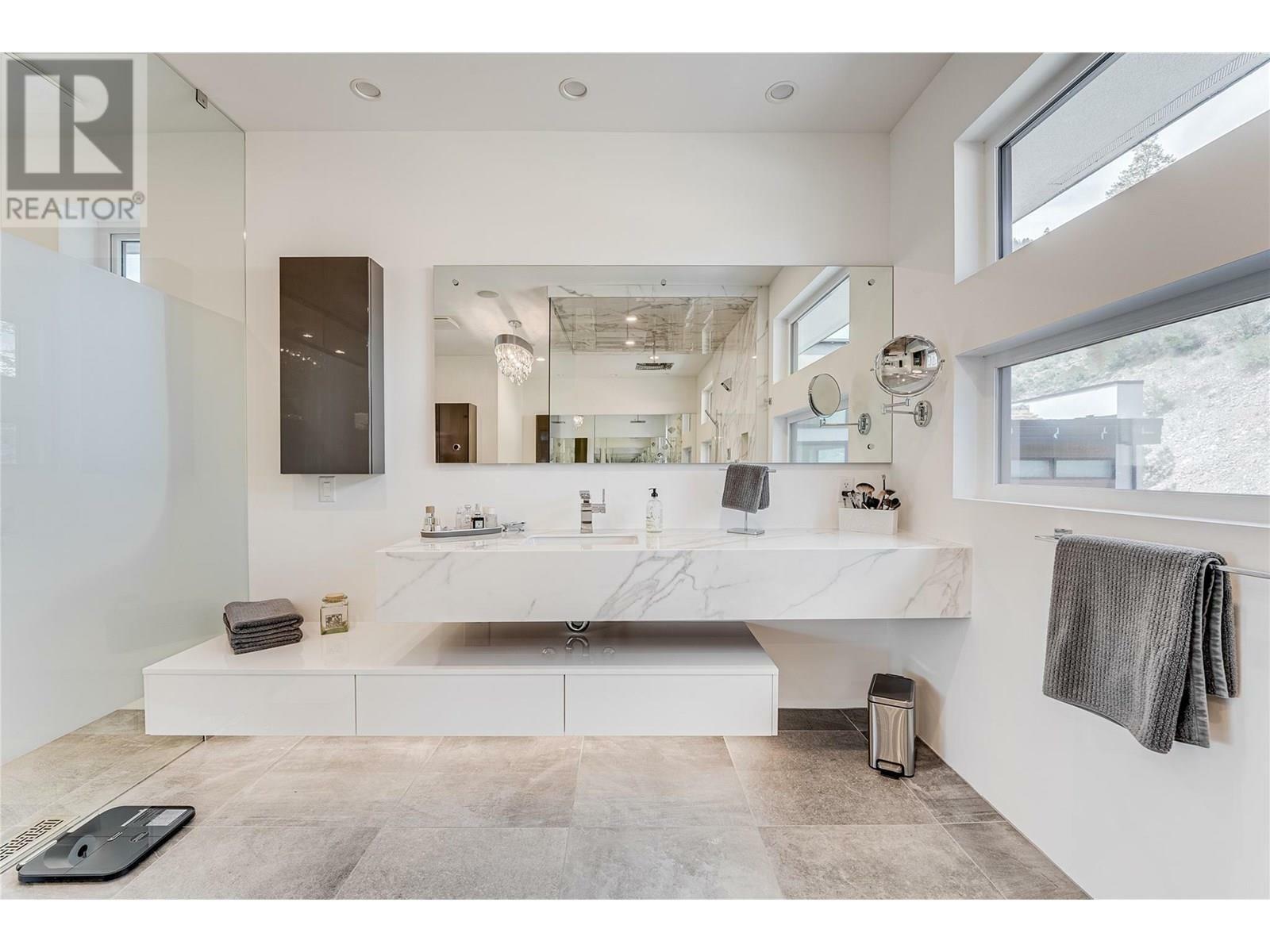 LAKE COUNTRY, British Columbia, V4V 2G2, CA, 4 Bedrooms Bedrooms, ,3 BathroomsBathrooms,Residential,For Sale,1859669