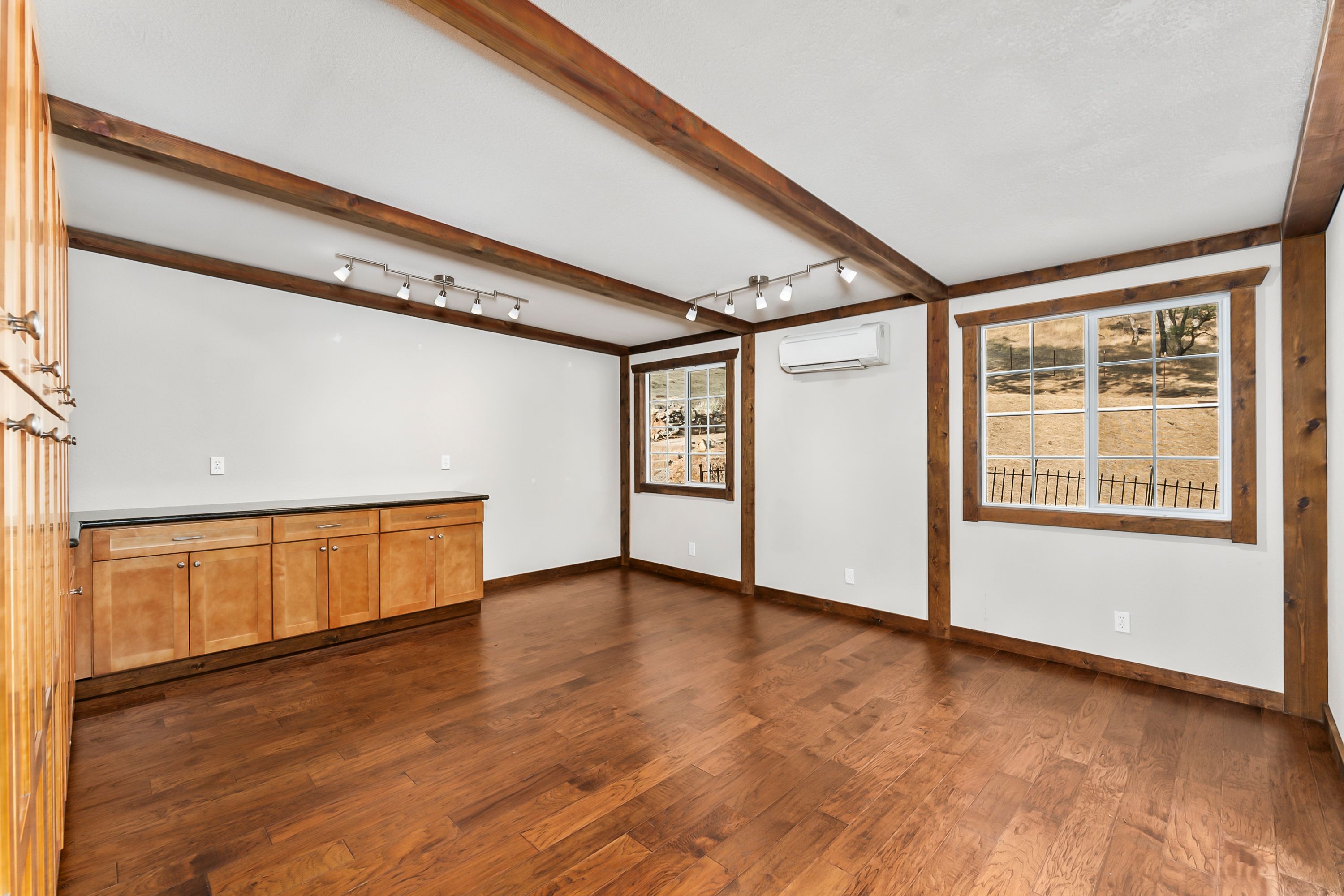  California Equestrian Property with ADU, Horse Arena & Pool - 物件實景