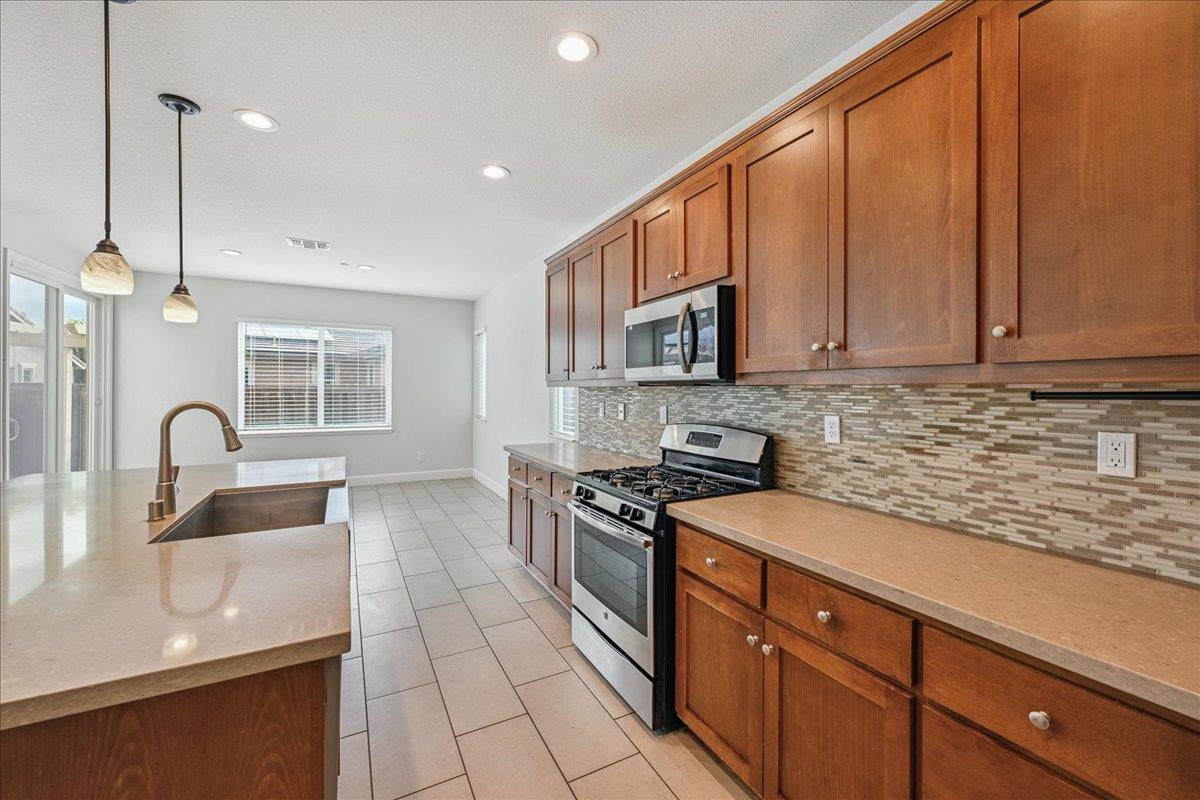 Folsom, California, 95630, United States, 4 Bedrooms Bedrooms, ,3 BathroomsBathrooms,Residential,For Sale,1948899