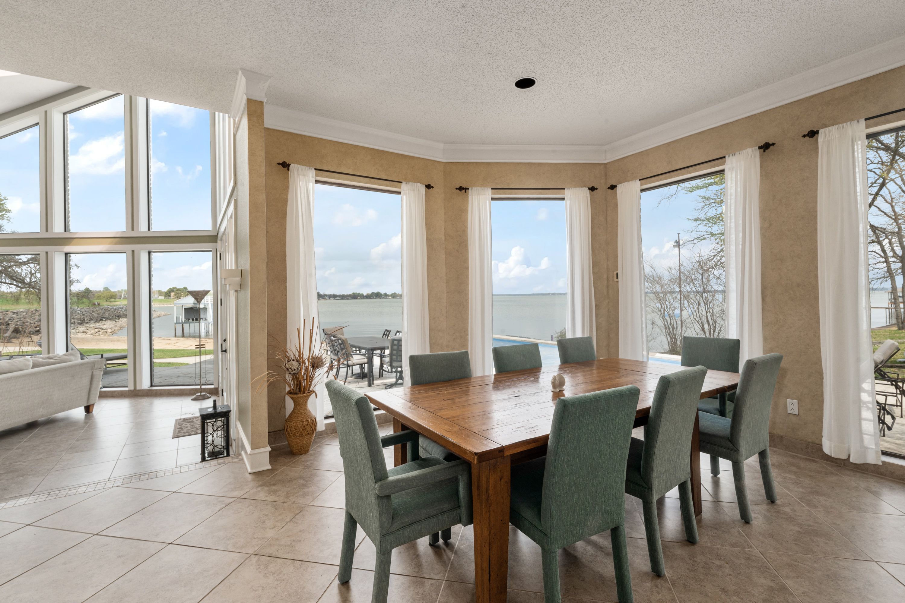  Waterfront Compound on 3.746 Acres at Cedar Creek Lake - 物件實景