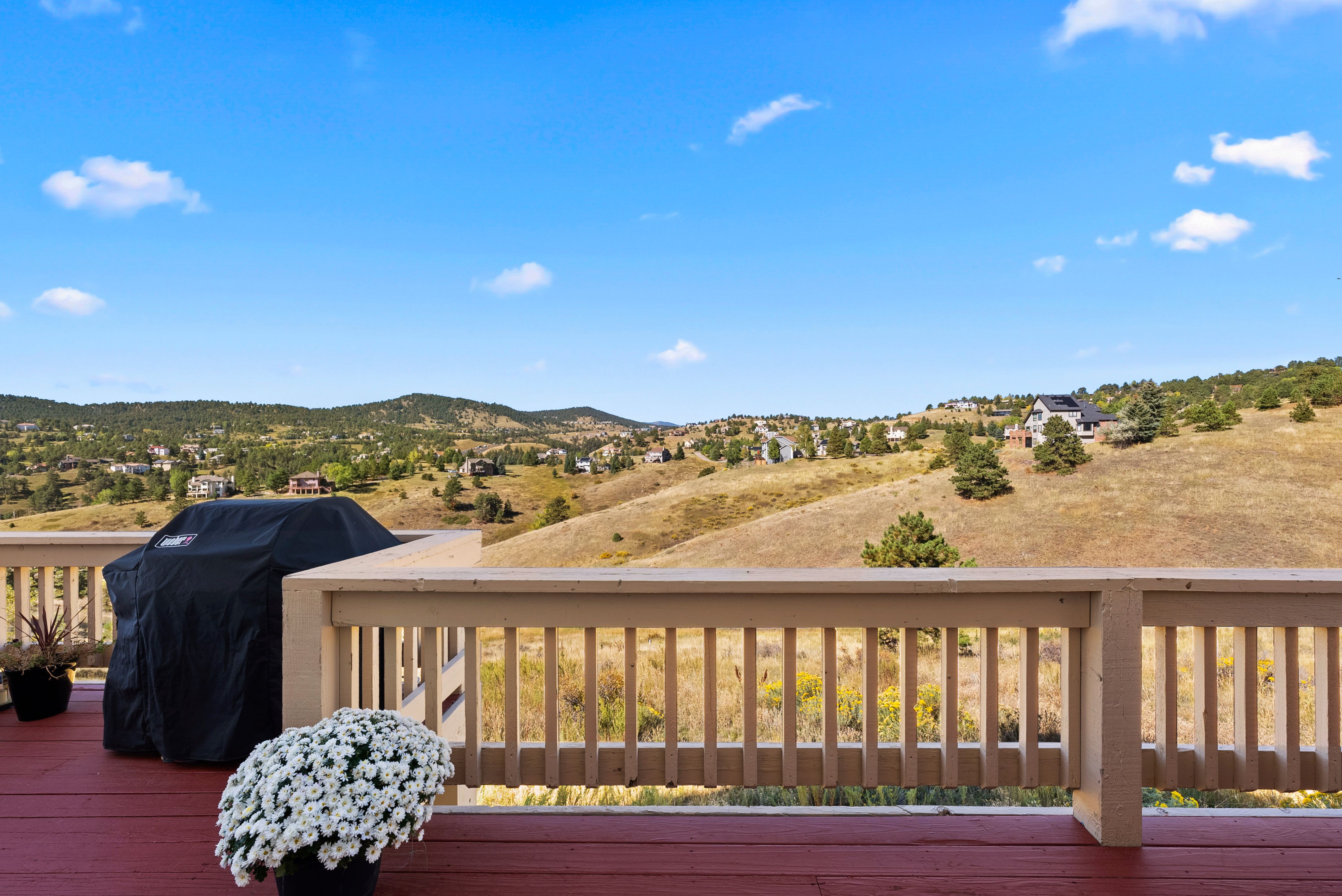  Custom Built Home on a Rolling 1.5 Acre Lot in Highly Desired Paradise Hills - 物件實景