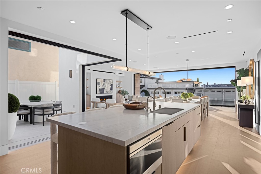 Corona del Mar, California, 92625, United States, 4 Bedrooms Bedrooms, ,5 BathroomsBathrooms,Residential,For Sale,1903462