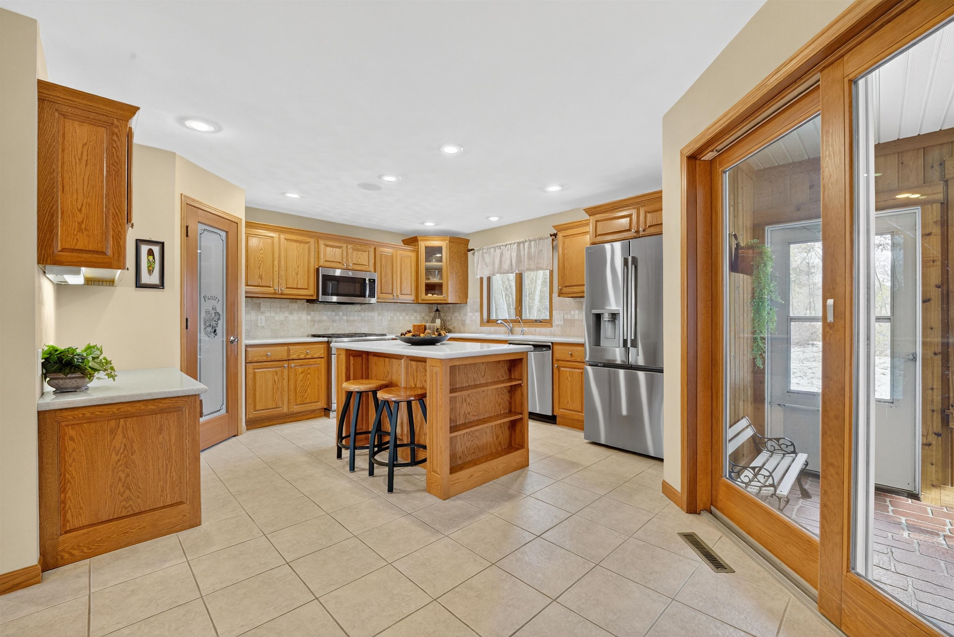 NEW LONDON, Wisconsin, 54961, United States, 3 Bedrooms Bedrooms, ,4 BathroomsBathrooms,Residential,For Sale,1996167