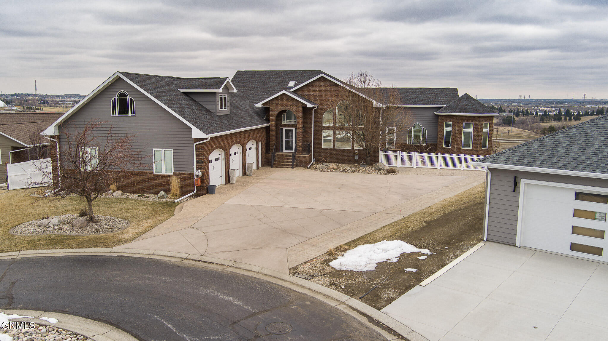 Bismarck, North Dakota, 58501, United States, 4 Bedrooms Bedrooms, ,4 BathroomsBathrooms,Residential,For Sale,2038873