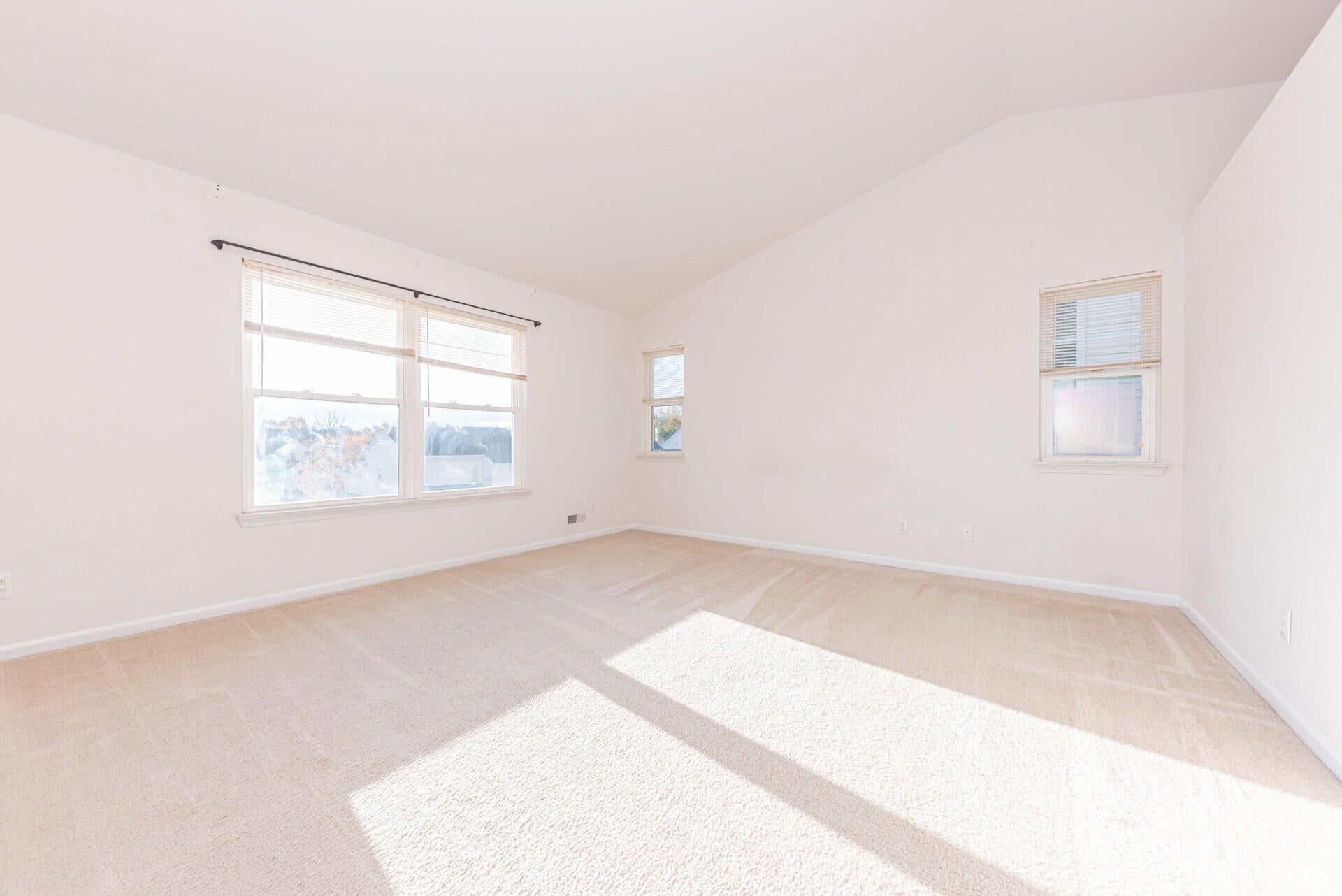 Ann Arbor, Michigan, 48103, United States, 4 Bedrooms Bedrooms, ,3 BathroomsBathrooms,Residential,For Sale,1991592