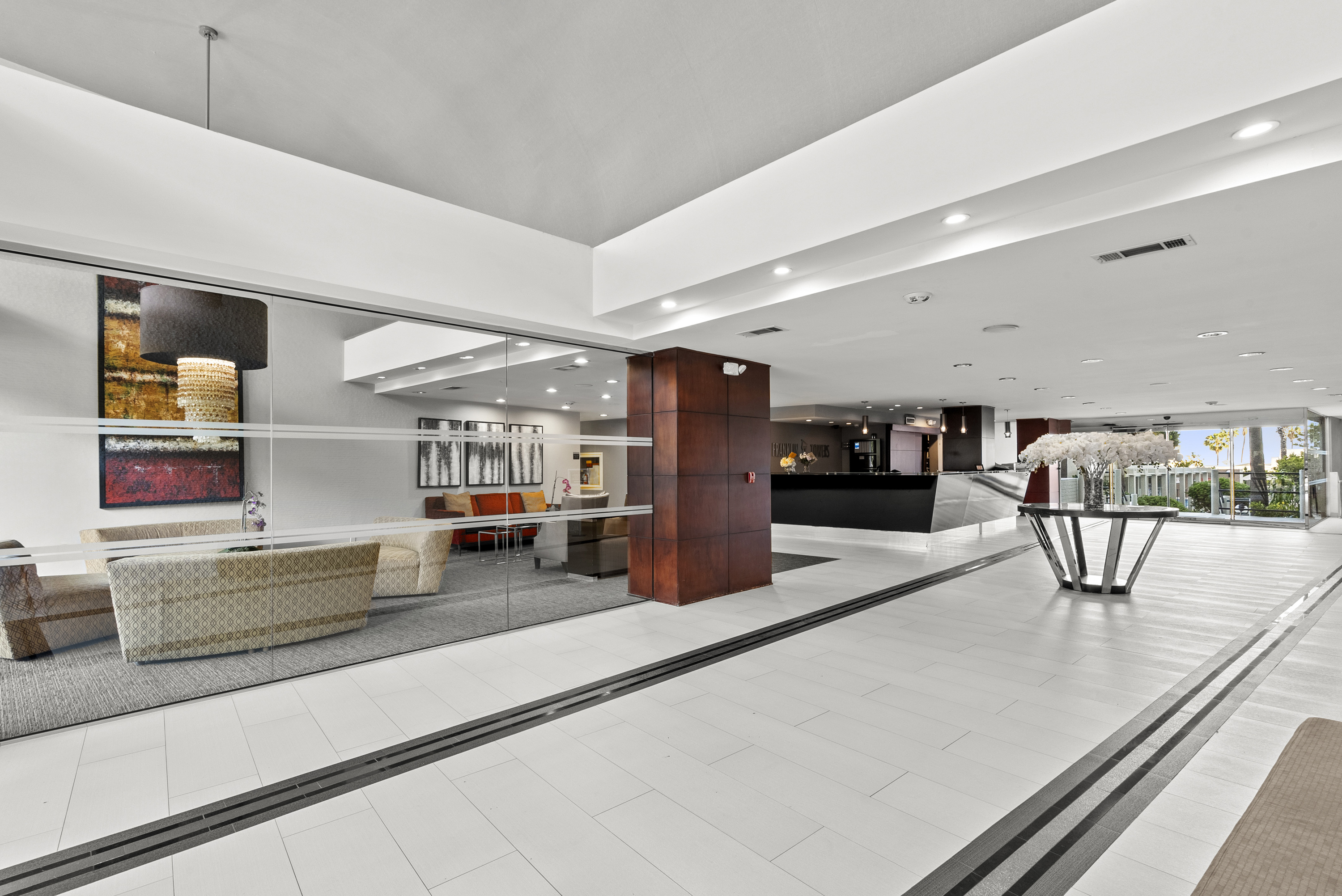  7250 Franklin Ave - 物件實景