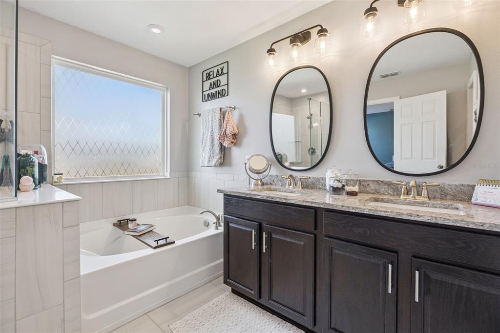 Ocoee, Florida, 34761, United States, 4 Bedrooms Bedrooms, ,3 BathroomsBathrooms,Residential,For Sale,1981980