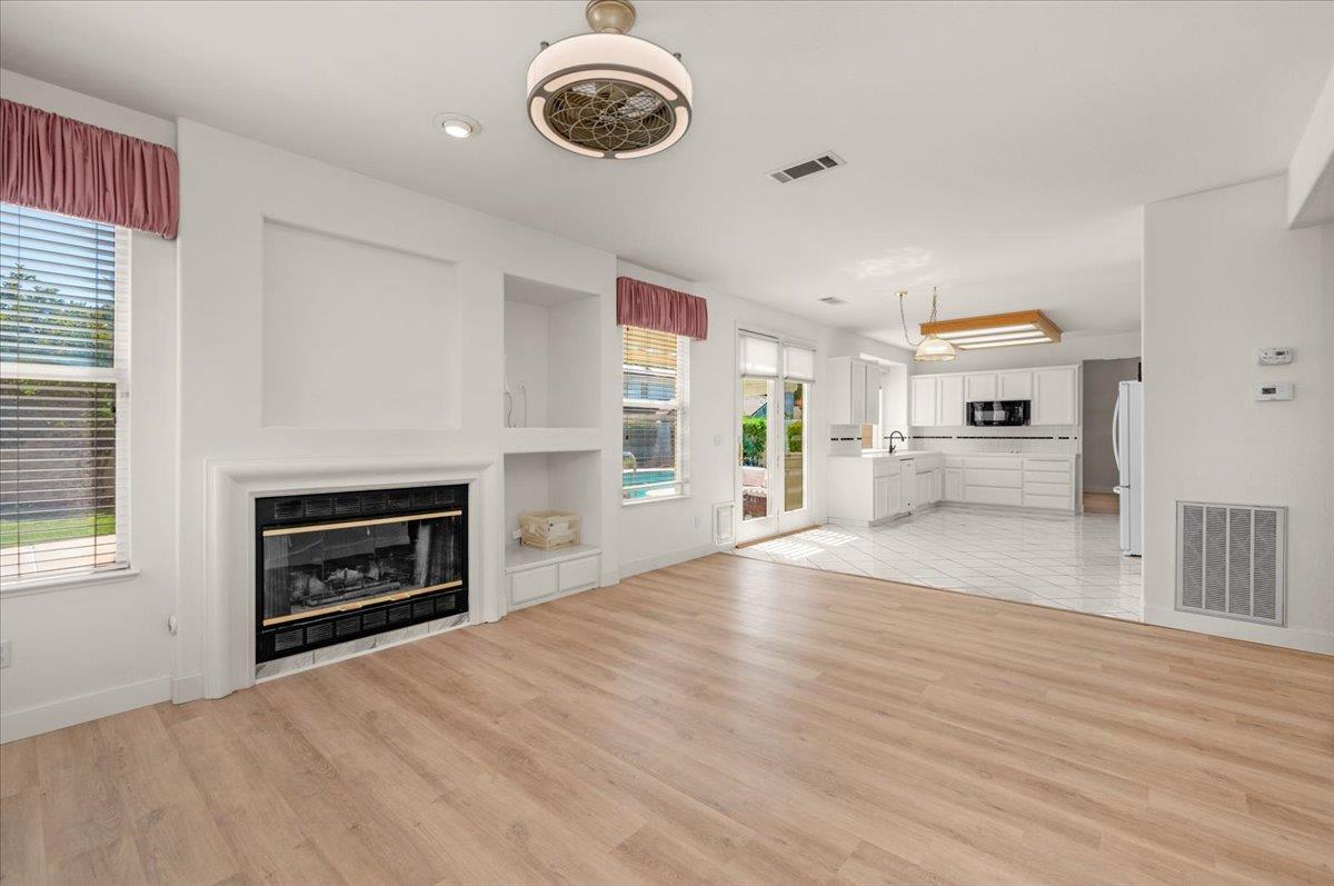 Clovis, California, 93611, United States, 5 Bedrooms Bedrooms, ,3 BathroomsBathrooms,Residential,For Sale,1924098