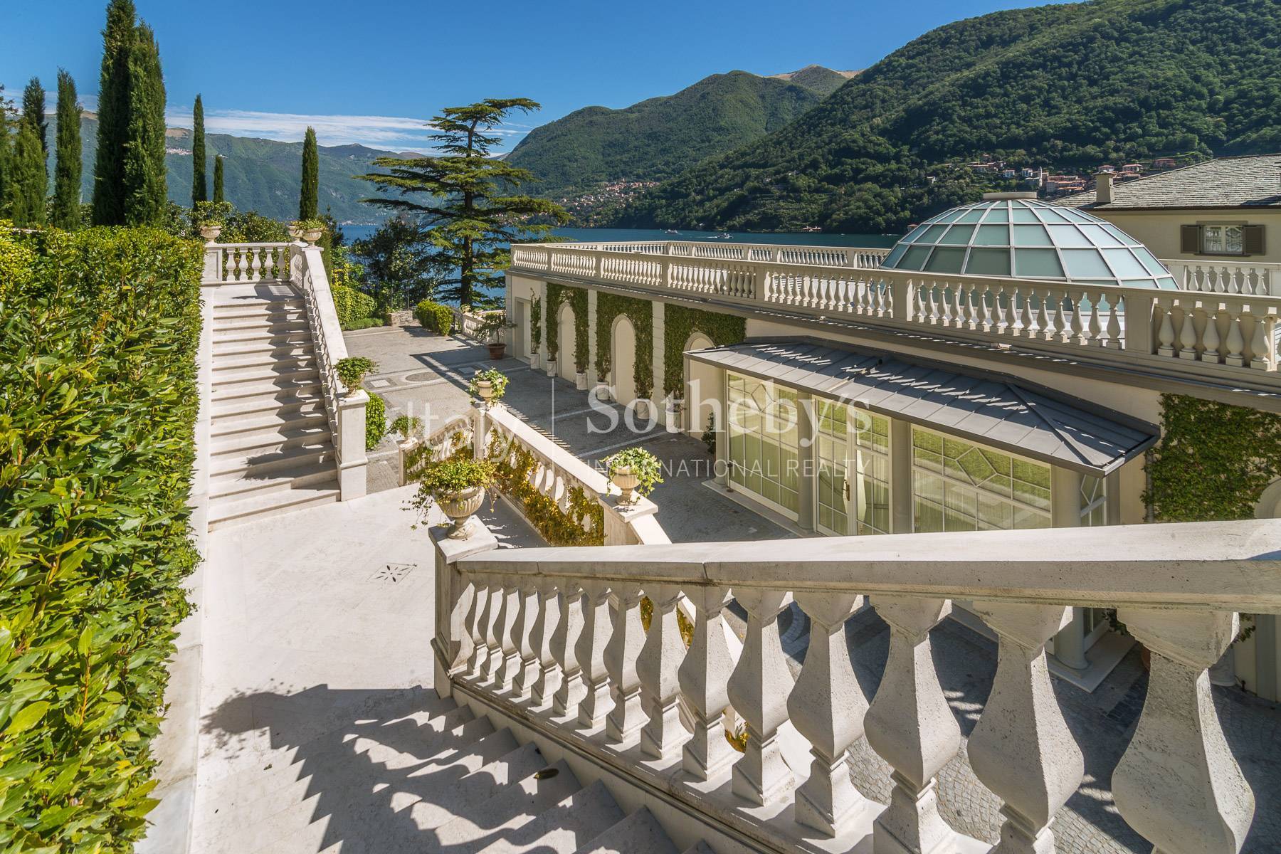  Gorgeous lakefront trophy estate - 物件實景