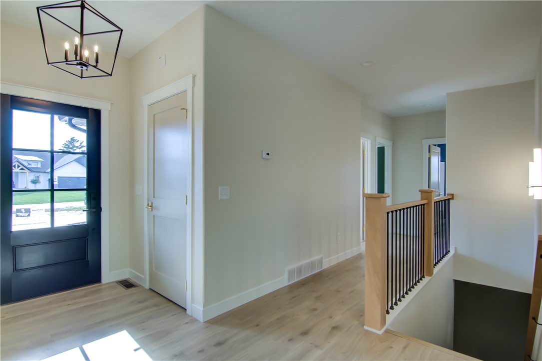 Eau Claire, Wisconsin, 54701, United States, 3 Bedrooms Bedrooms, ,2 BathroomsBathrooms,Residential,For Sale,1984514