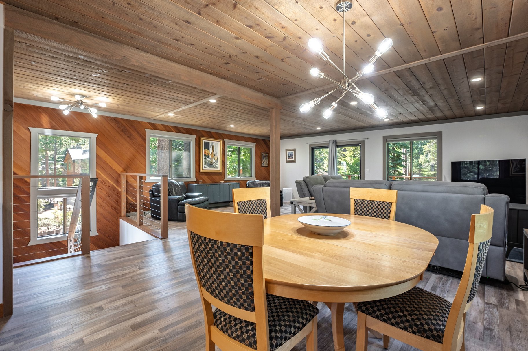  Loved and Cared For West Shore Home with Large Detached Garage and ADU Potential - 物件實景