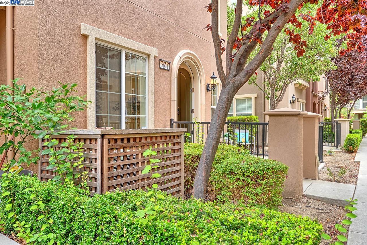 Fremont, California, 94555, United States, 3 Bedrooms Bedrooms, ,3 BathroomsBathrooms,Residential,For Sale,1940973