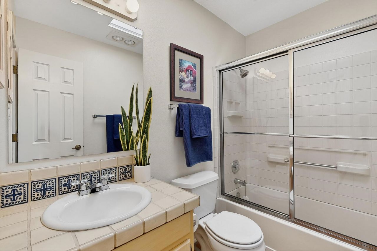 Santa Fe, New Mexico, 87507, United States, 3 Bedrooms Bedrooms, ,2 BathroomsBathrooms,Residential,For Sale,1955311