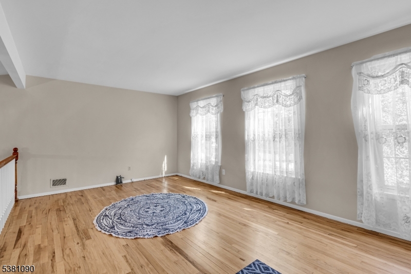 Bridgewater Twp., New Jersey, 08807, United States, 4 Bedrooms Bedrooms, ,3 BathroomsBathrooms,Residential,For Sale,1938544