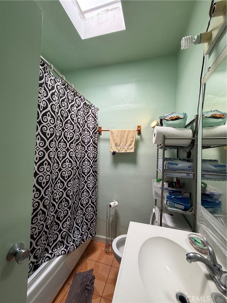 SUN VALLEY, California, 91352, United States, 4 Bedrooms Bedrooms, ,3 BathroomsBathrooms,Residential,For Sale,1837178