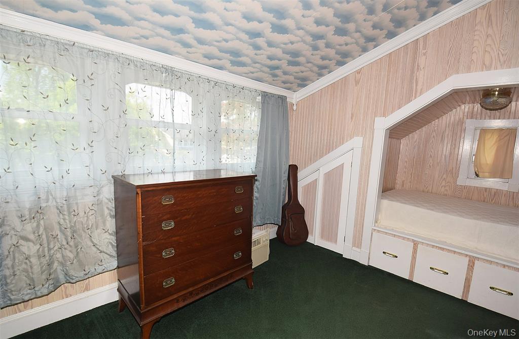 Lindenhurst, New York, 11757, United States, 5 Bedrooms Bedrooms, ,3 BathroomsBathrooms,Residential,For Sale,2049056
