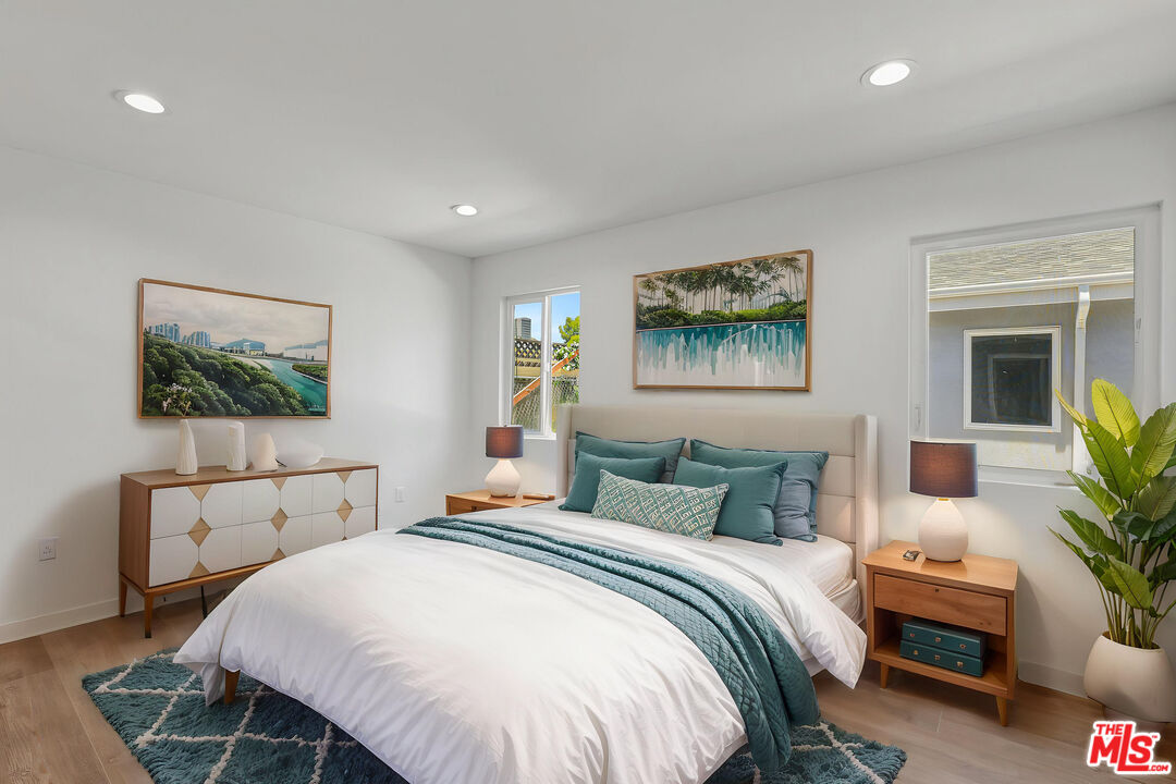 Reseda, California, 91335, United States, 10 Bedrooms Bedrooms, ,Residential,For Sale,1906500
