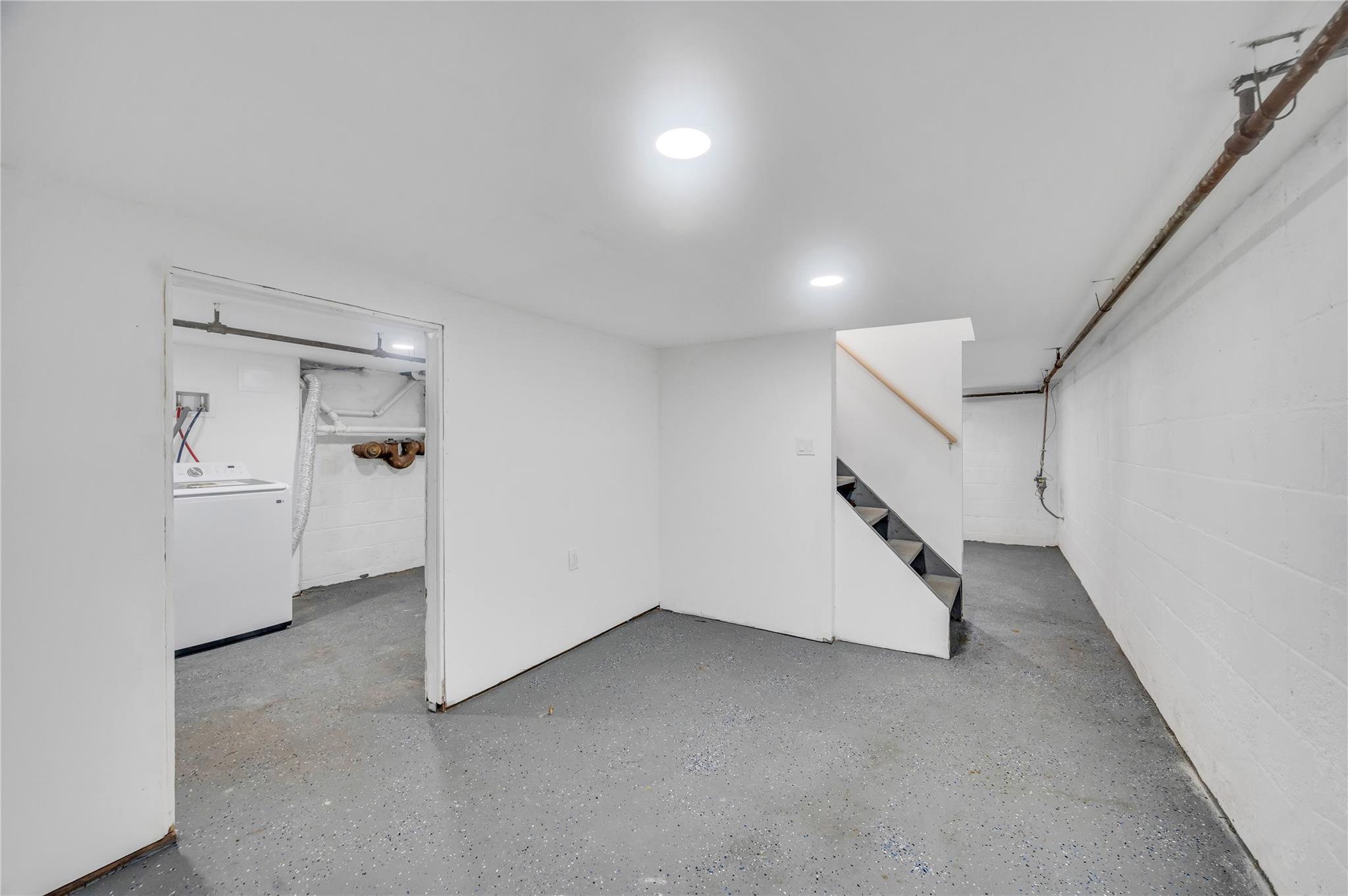 Shirley, New York, 11967, United States, 5 Bedrooms Bedrooms, ,2 BathroomsBathrooms,Residential,For Sale,1965339