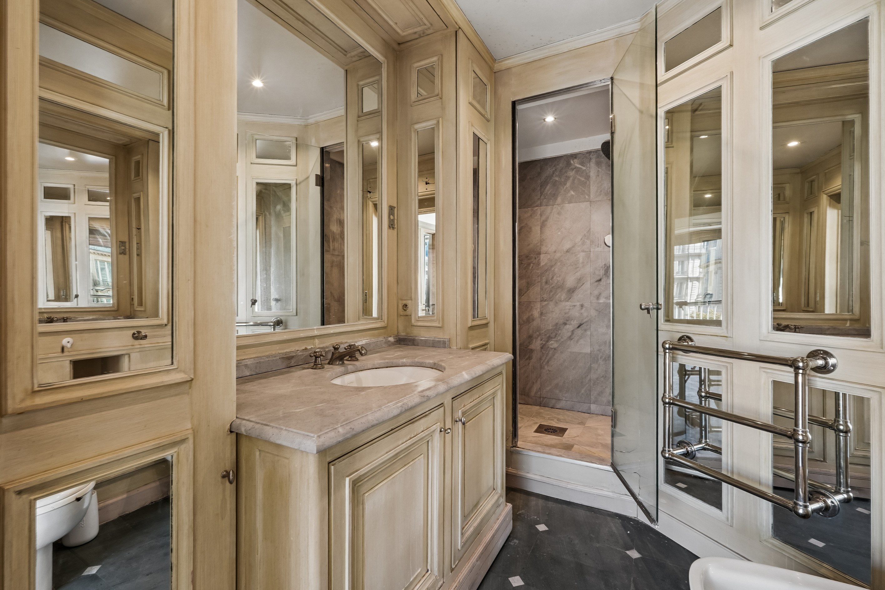  Avenue George V: 2 bedroom apartment to renovate - 物件實景